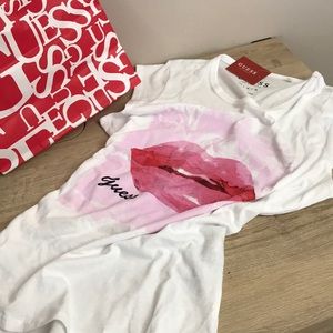 NWT GUESS T SHIRT SUPER CUTE XS